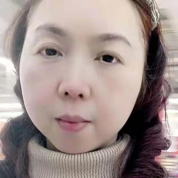 贤惠的蜻蜓的照片