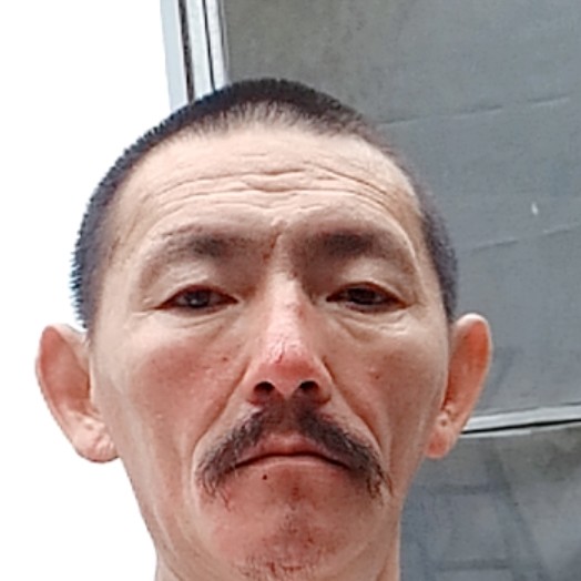 激昂拿余溫的照片