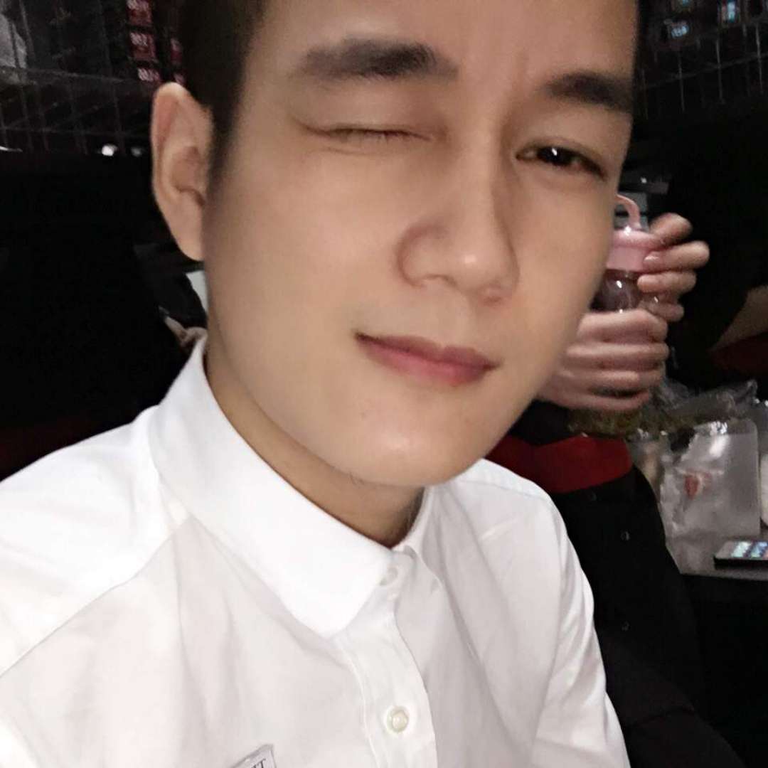 殷勤漫步发夹的照片