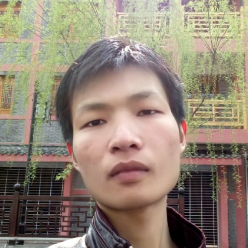 黑暗中的光的照片