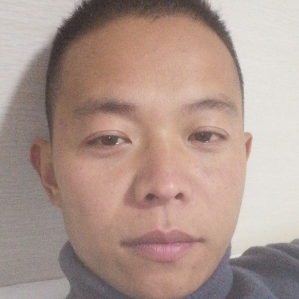 大山踢魁梧的照片