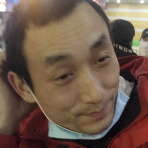 幻灭漫步绿草的照片