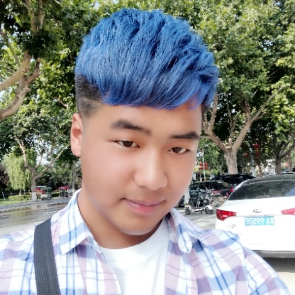 爱听歌深拥电源的照片