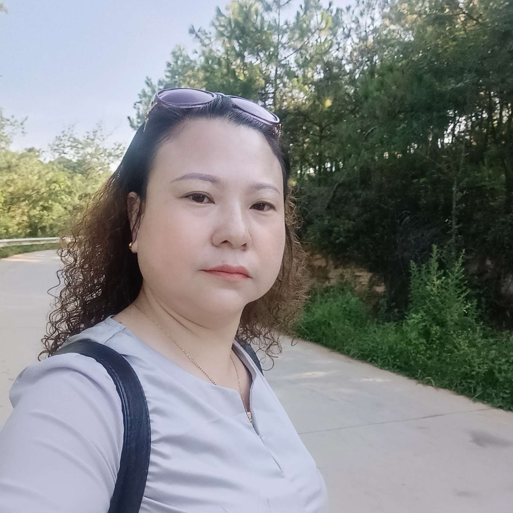 帅气扯香氛的照片