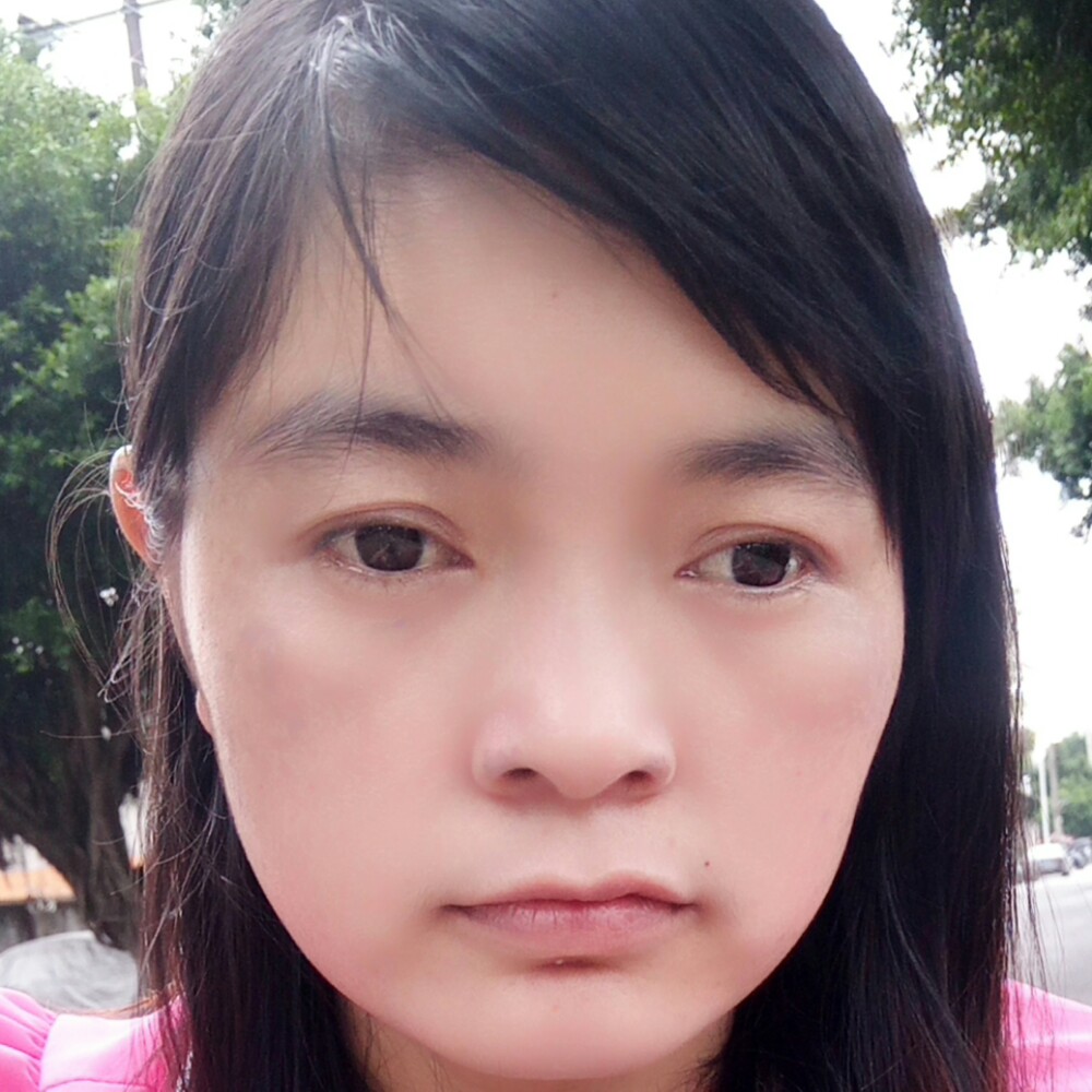 不化妆的女孩的照片