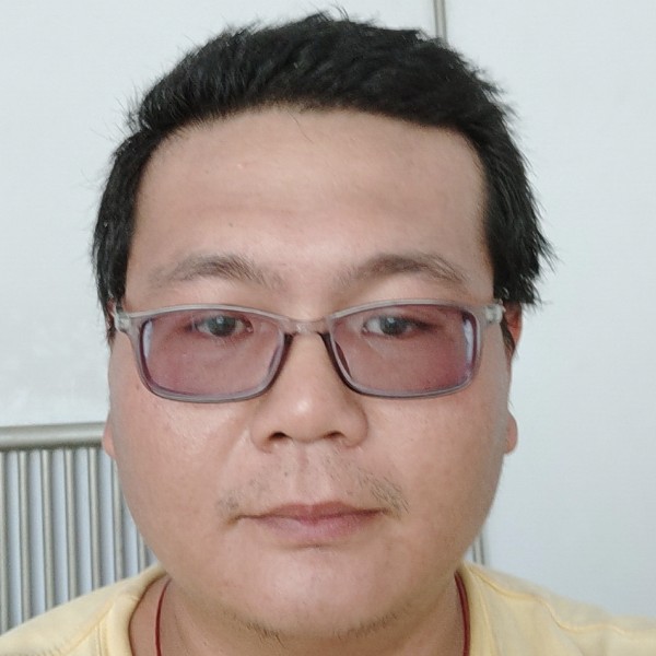 大龄剩男征婚的照片