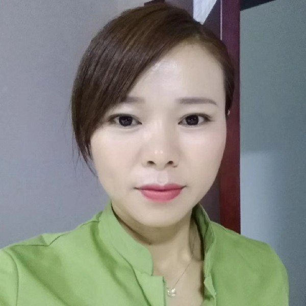 白羊邂逅羞涩的照片