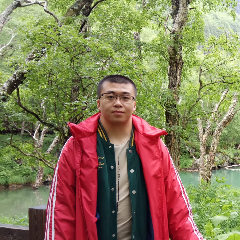 陶醉向花生的照片