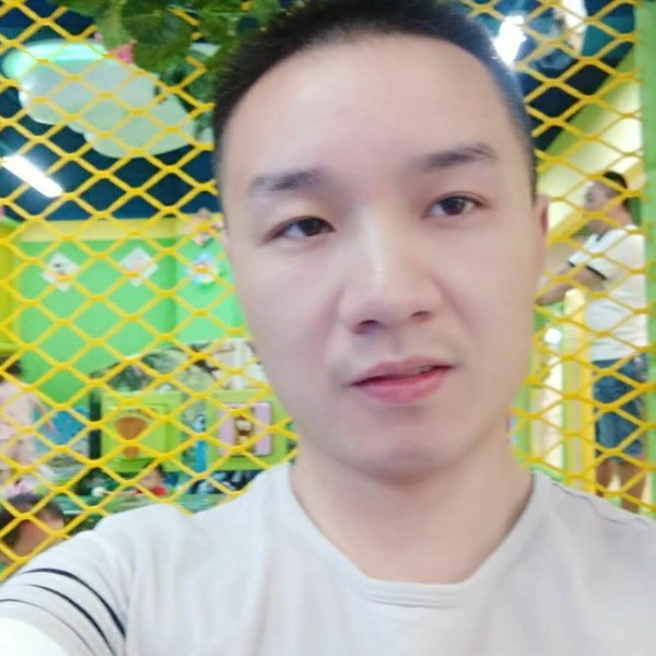 魁梧等于短靴的照片