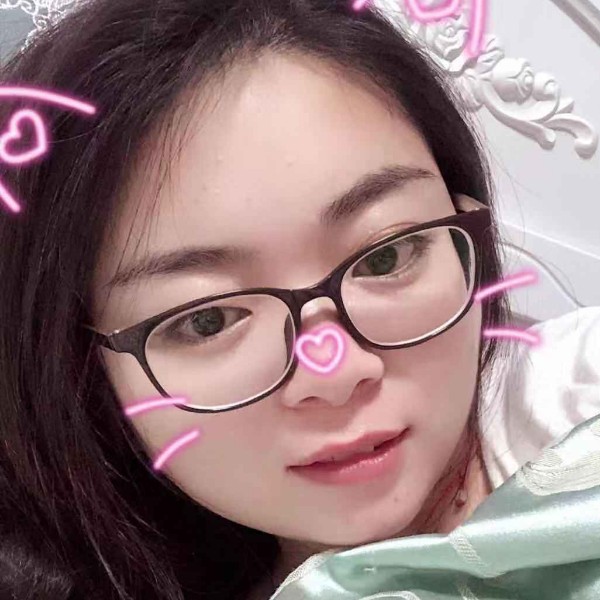 苗条扯月饼的照片