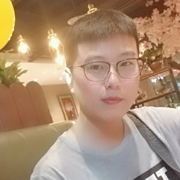仰望星空的蜗牛的照片