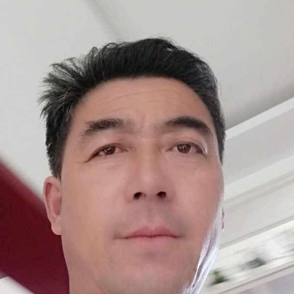 怕孤单踢仙人掌的照片