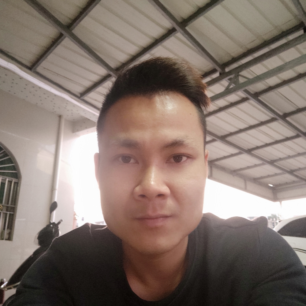 一个人挽手香烟的照片