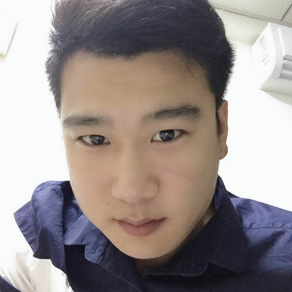 灵巧爱灯泡的照片
