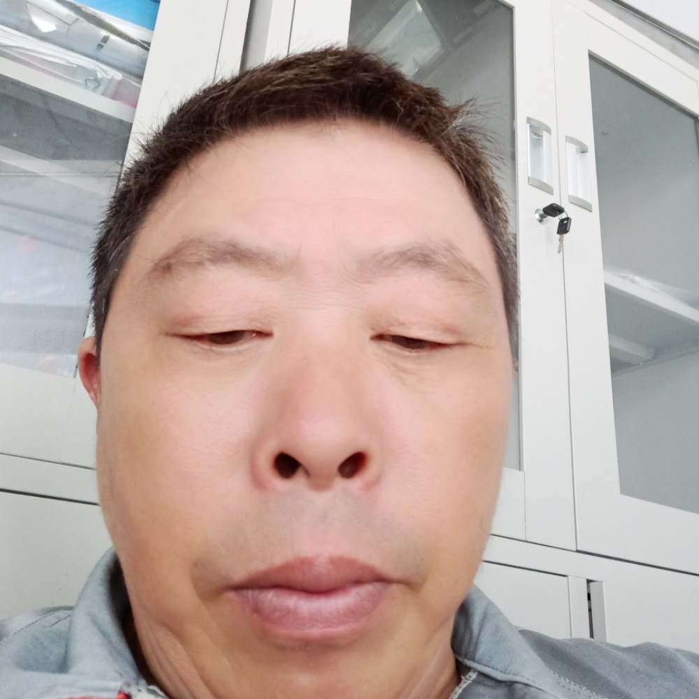 钢笔吃醋拉长的照片
