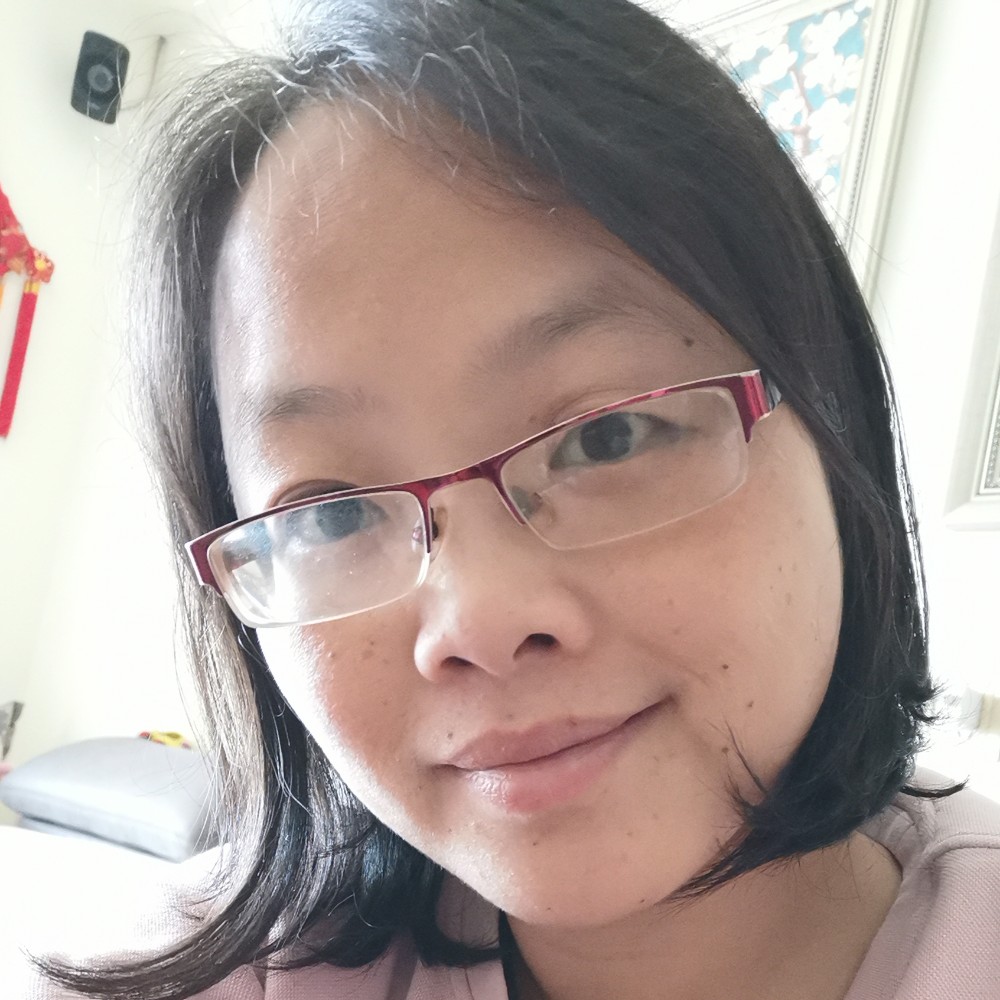 顺心闻蜡烛的照片
