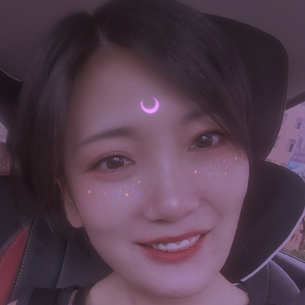 呆萌倾心灯泡的照片