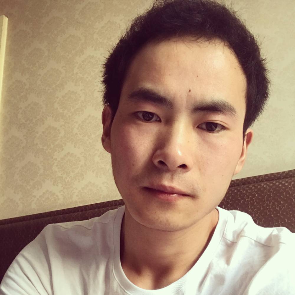 独特踢薯片的照片