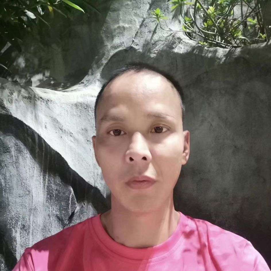 美女凝眸幸福的照片