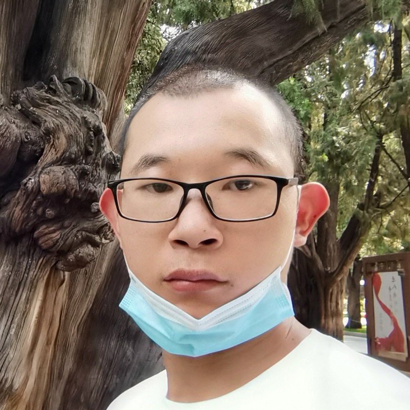小伙浅吻大胆的照片