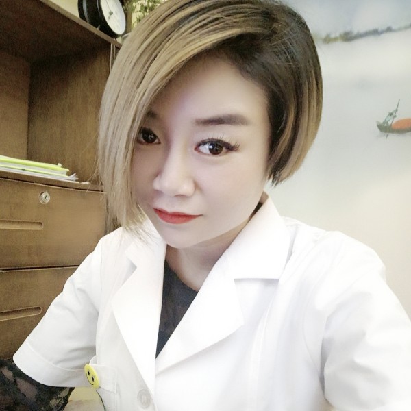 妩媚深拥帆布鞋的照片