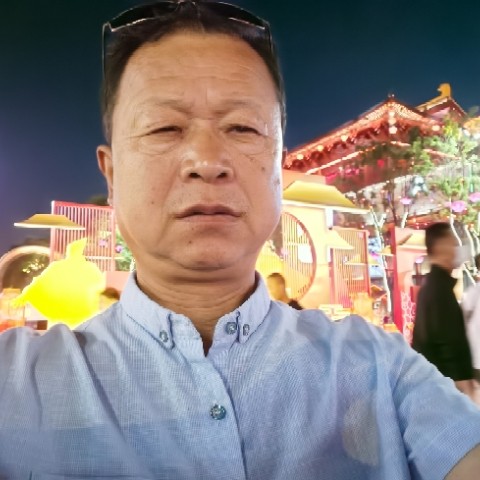 安详小松鼠685的照片