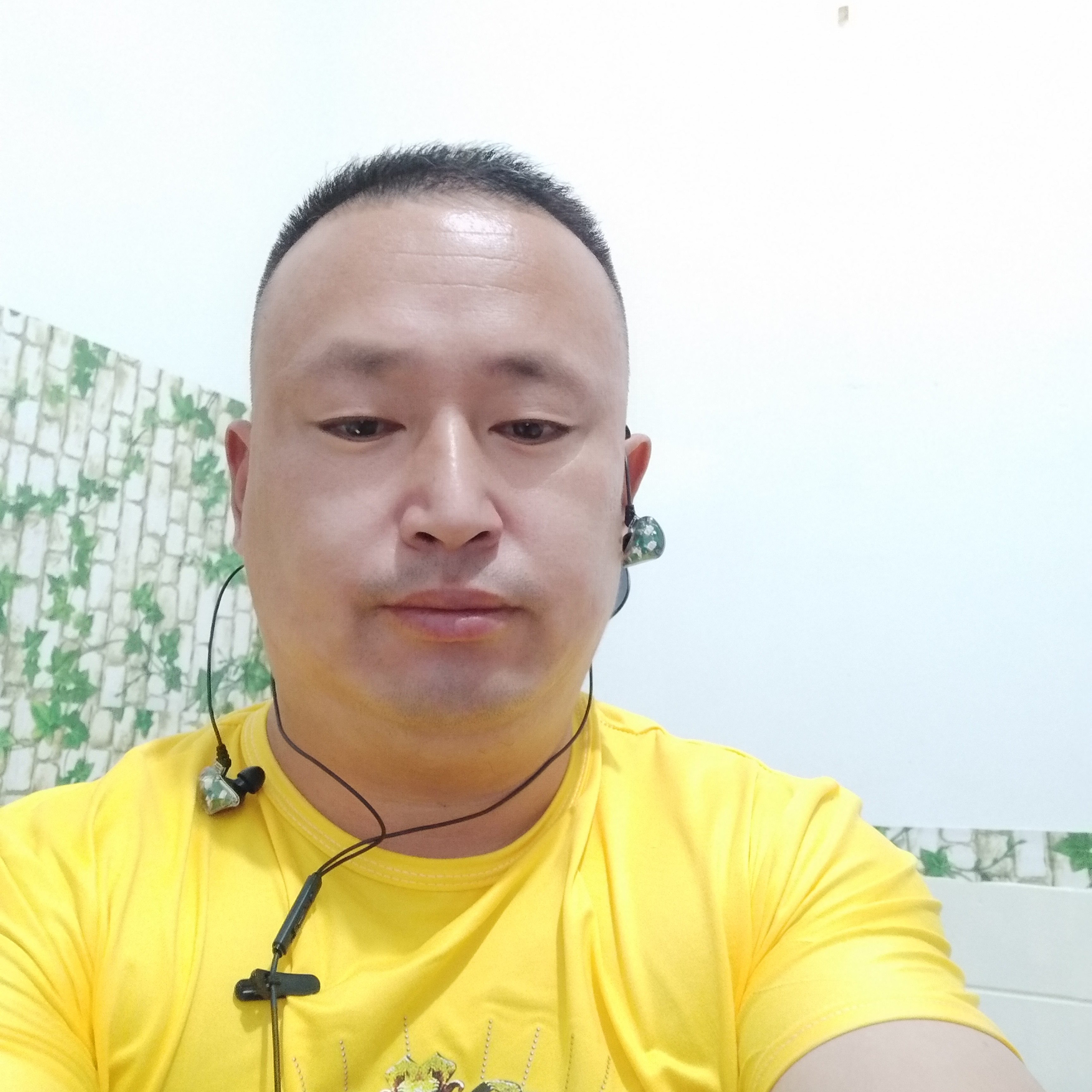 繁荣挽手水蜜桃的照片