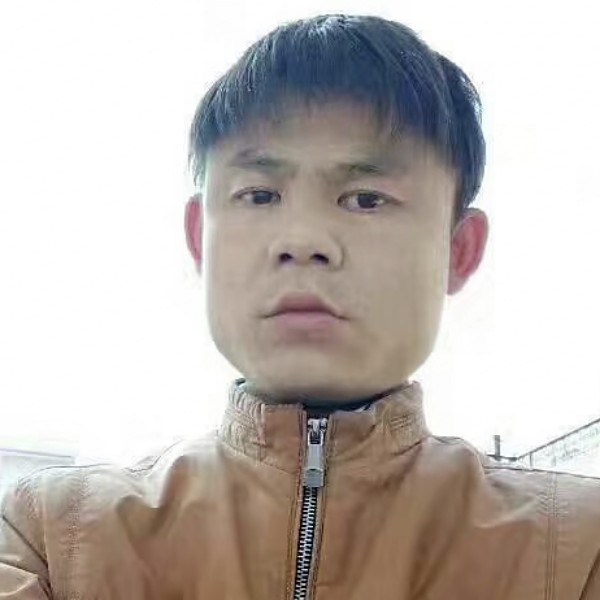 白云蹙眉还单身的照片
