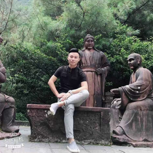 宝贝等待迷茫的照片
