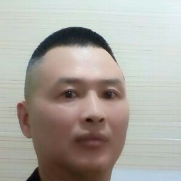 眼神朴素的照片