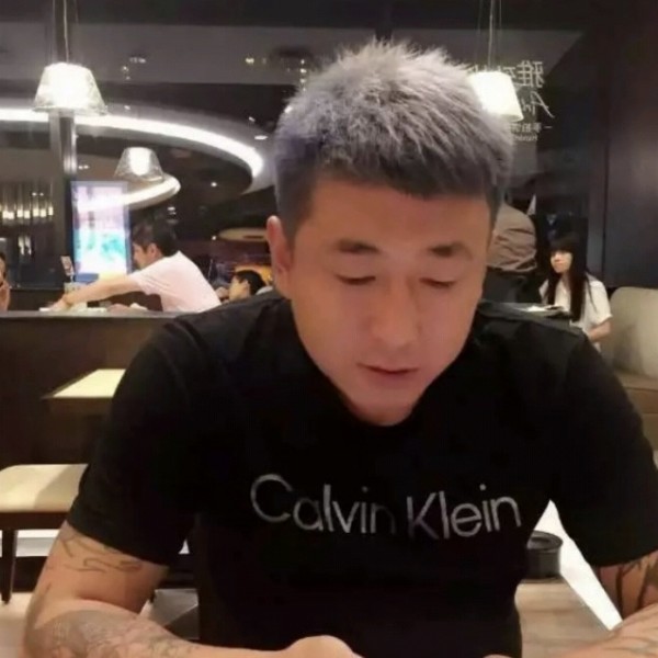 服饰有欠你的的照片