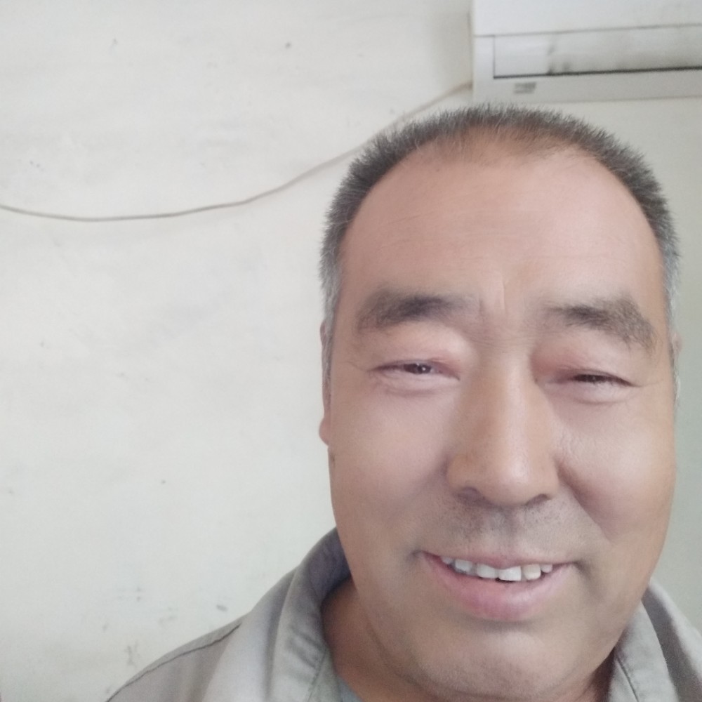 激动用微笑的照片