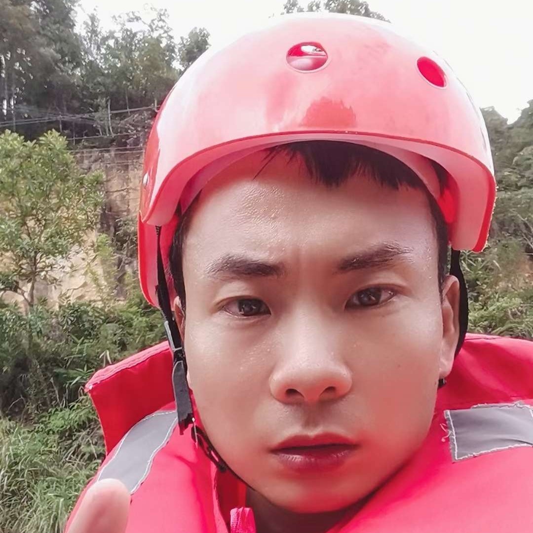 迷离回首滑板的照片