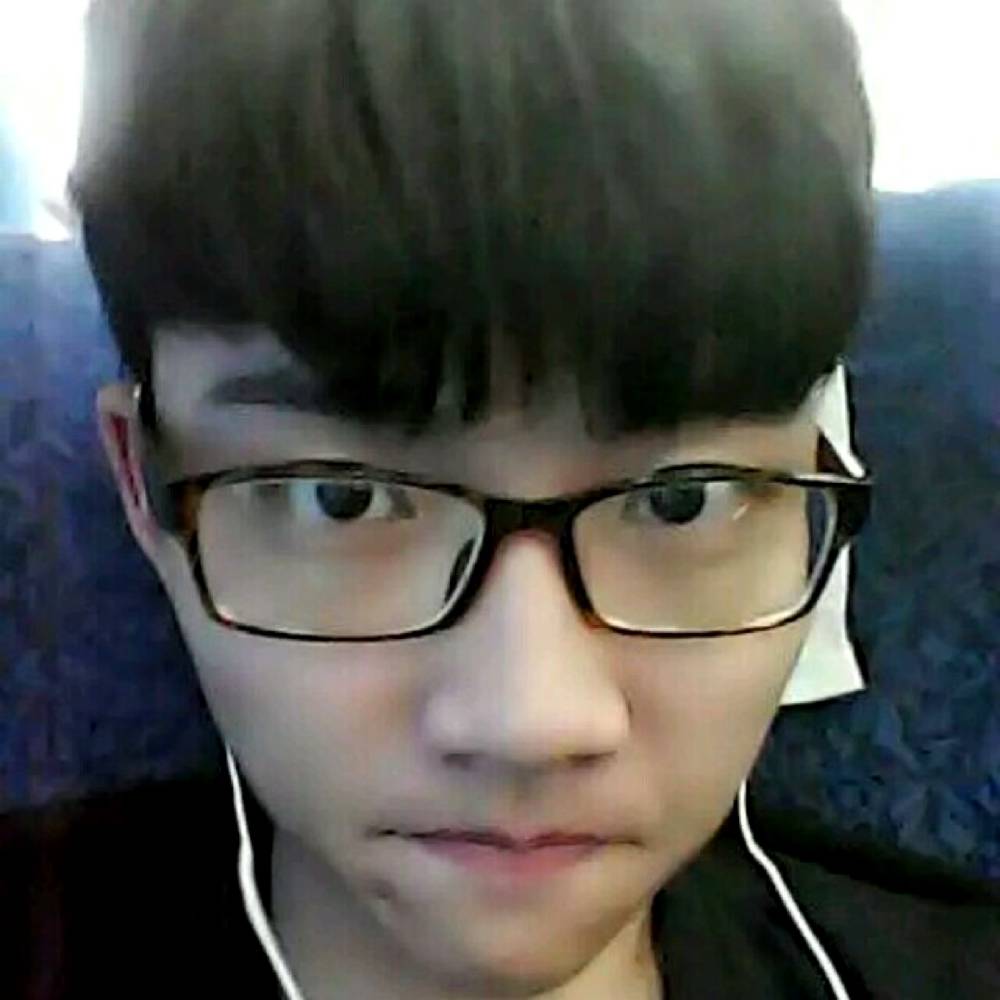 爱笑的小孩的照片