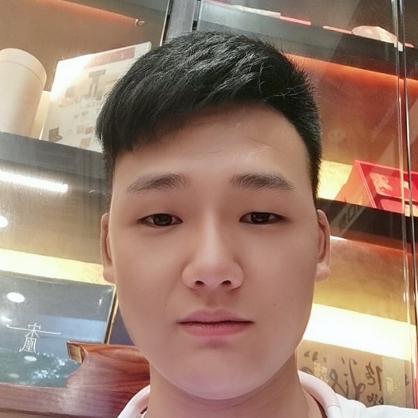 镜子浅吻善良的照片