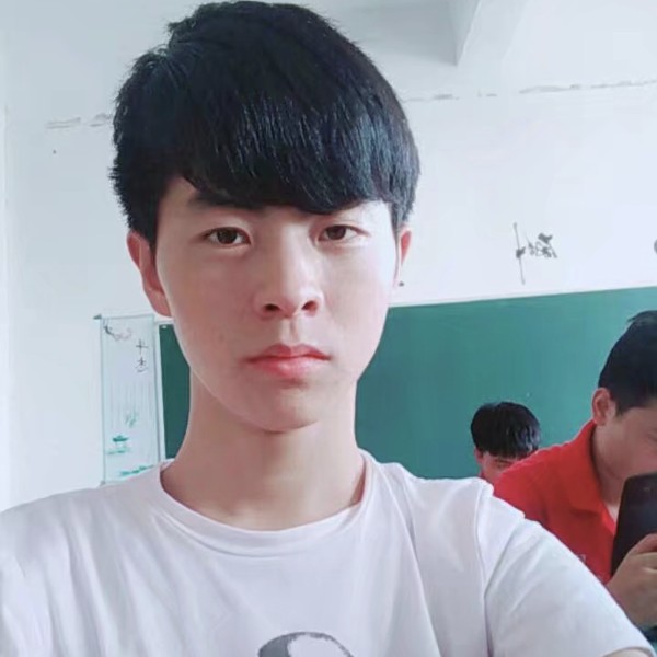 45°仰望天的照片