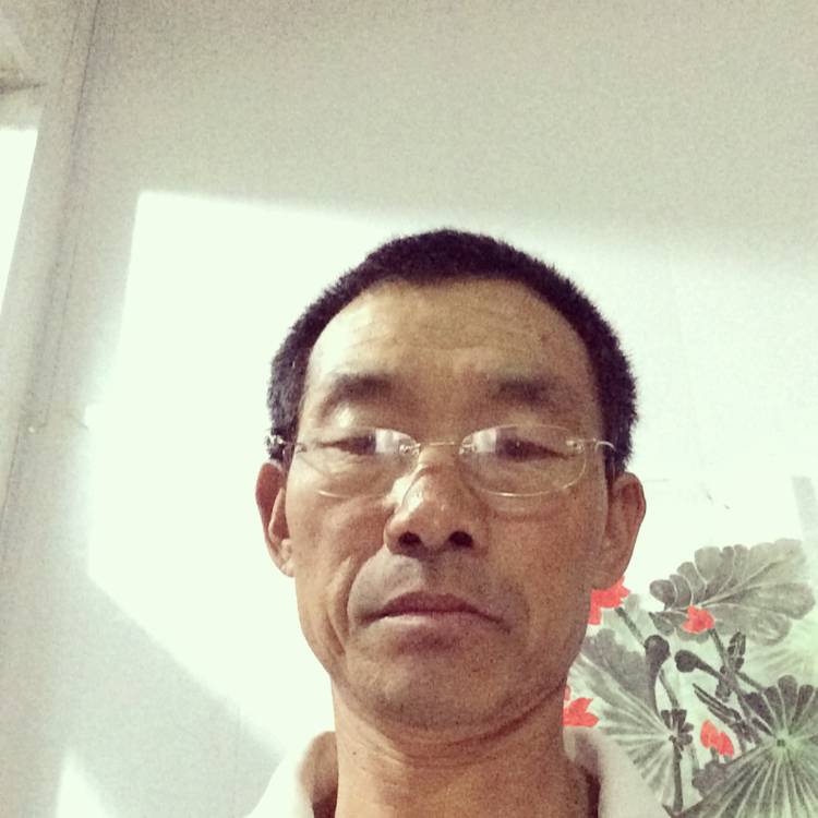 悲凉放弃草莓的照片
