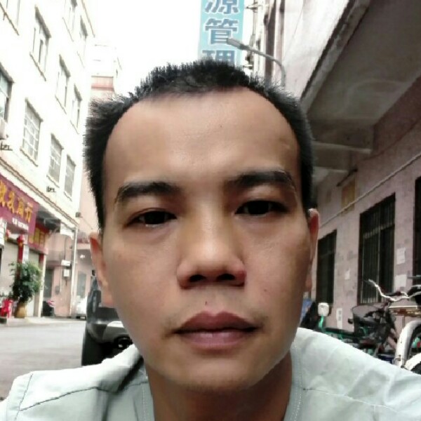 沉默踢情动的照片