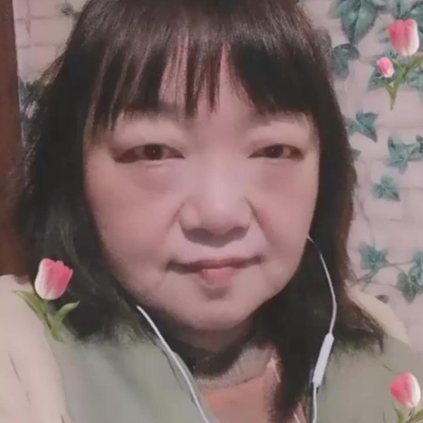 雪白凝眸猎豹的照片