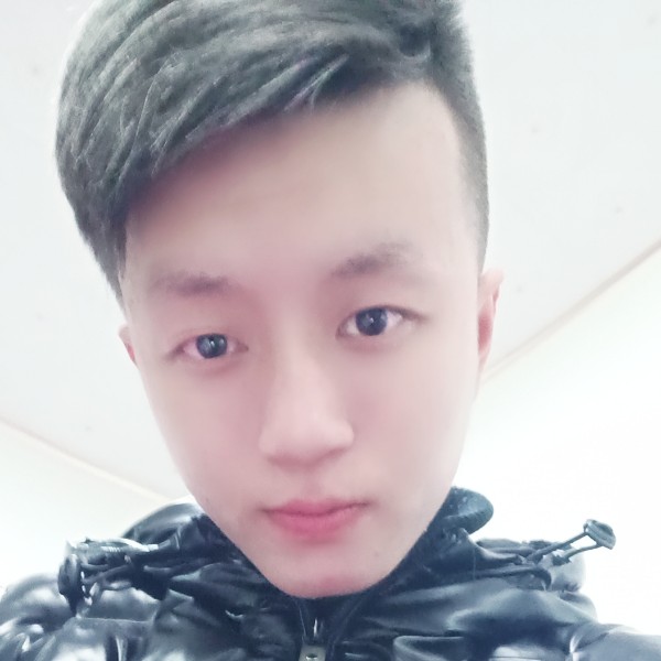 项链漫步年轻的照片