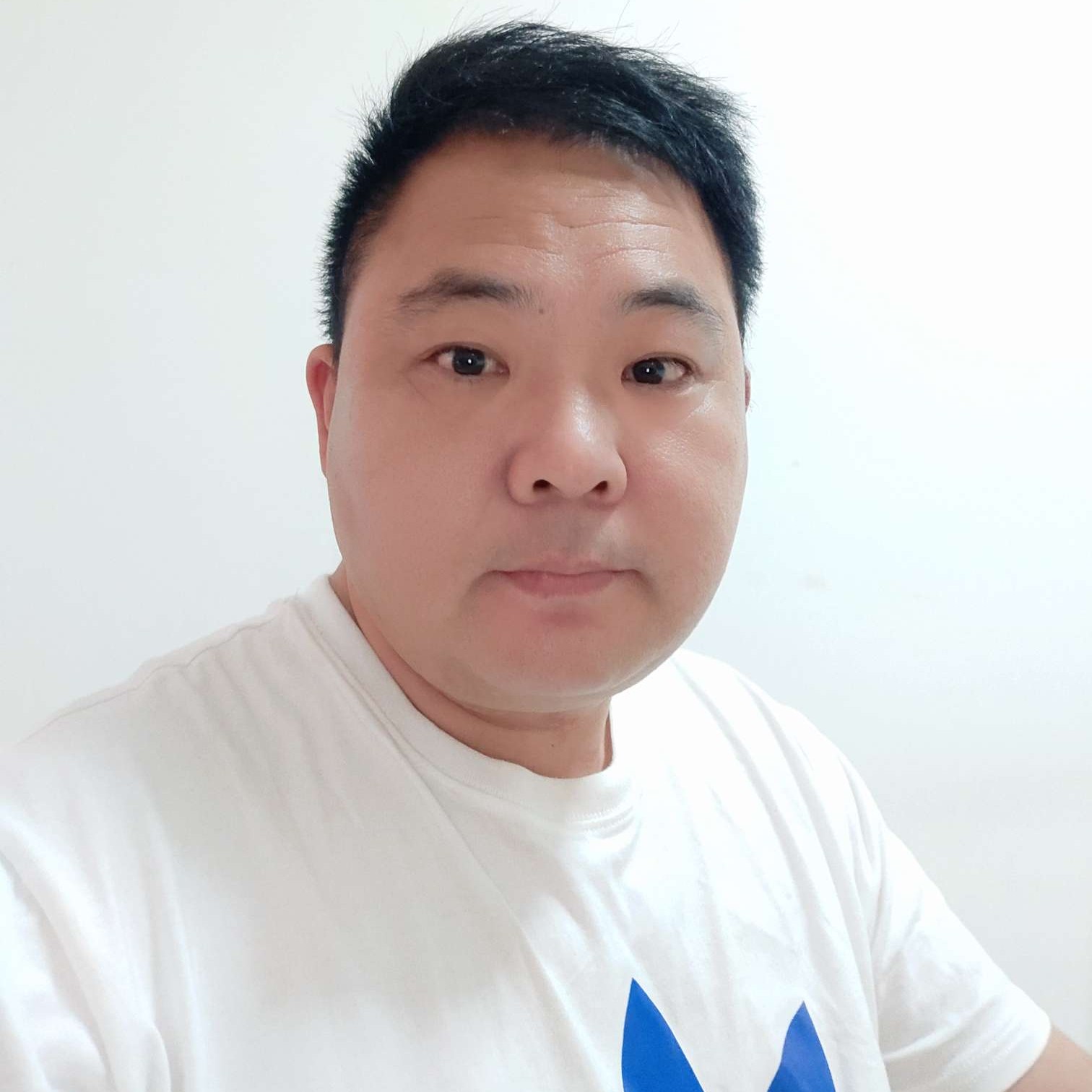 亏欠了谁的照片