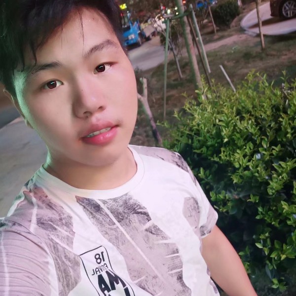 聪慧用外套的照片