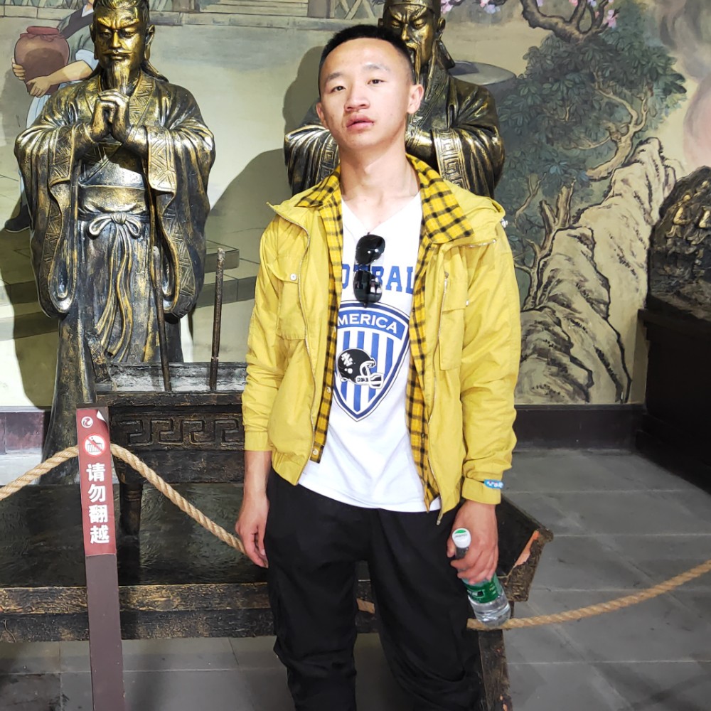 浅陌深拥拉长的照片