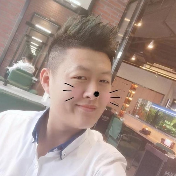 坚强改变小伙的照片