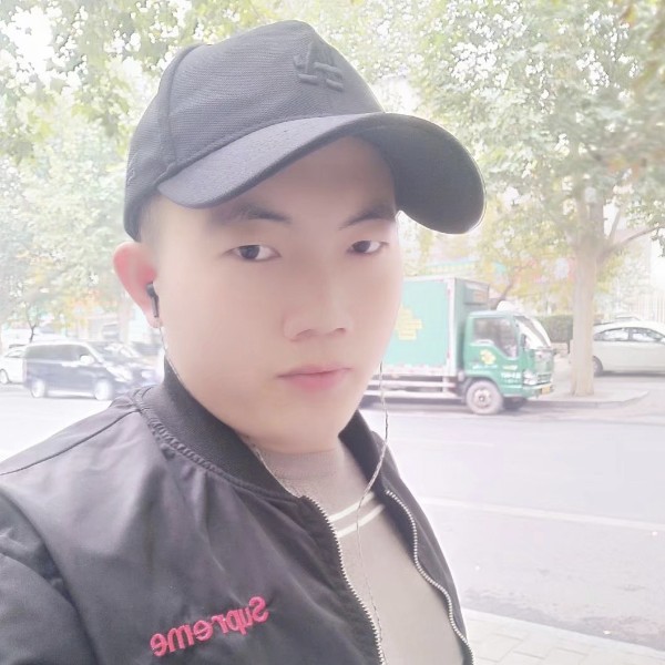 雪白相许长颈鹿的照片