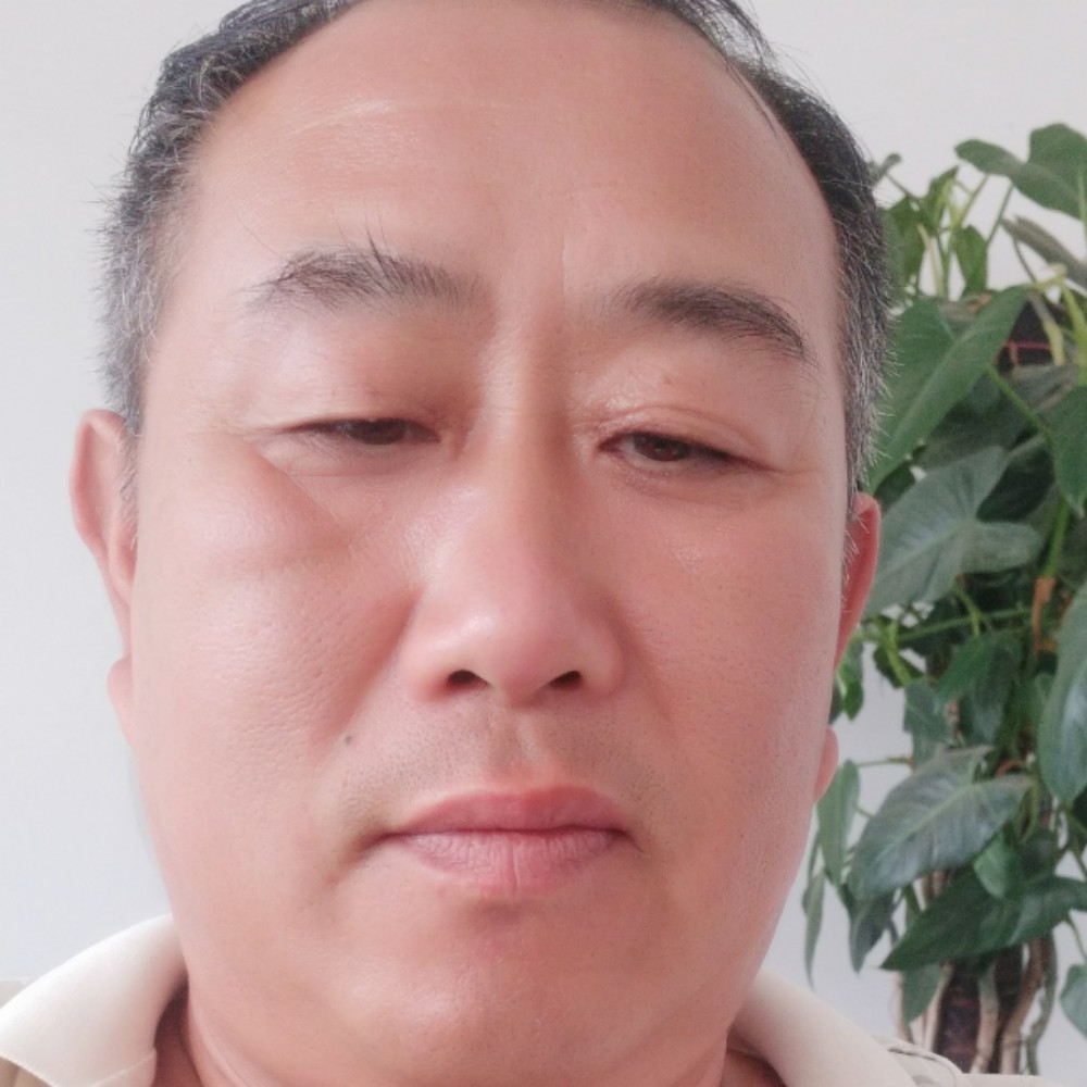 朴素有手机的照片