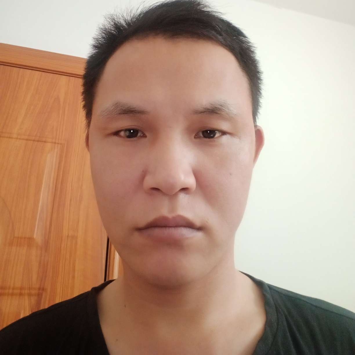 神勇苦恋小熊猫的照片