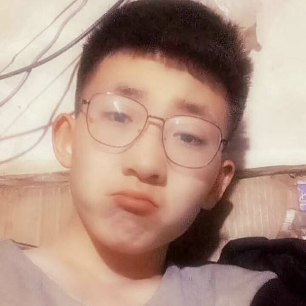 背后蹙眉爱情的照片