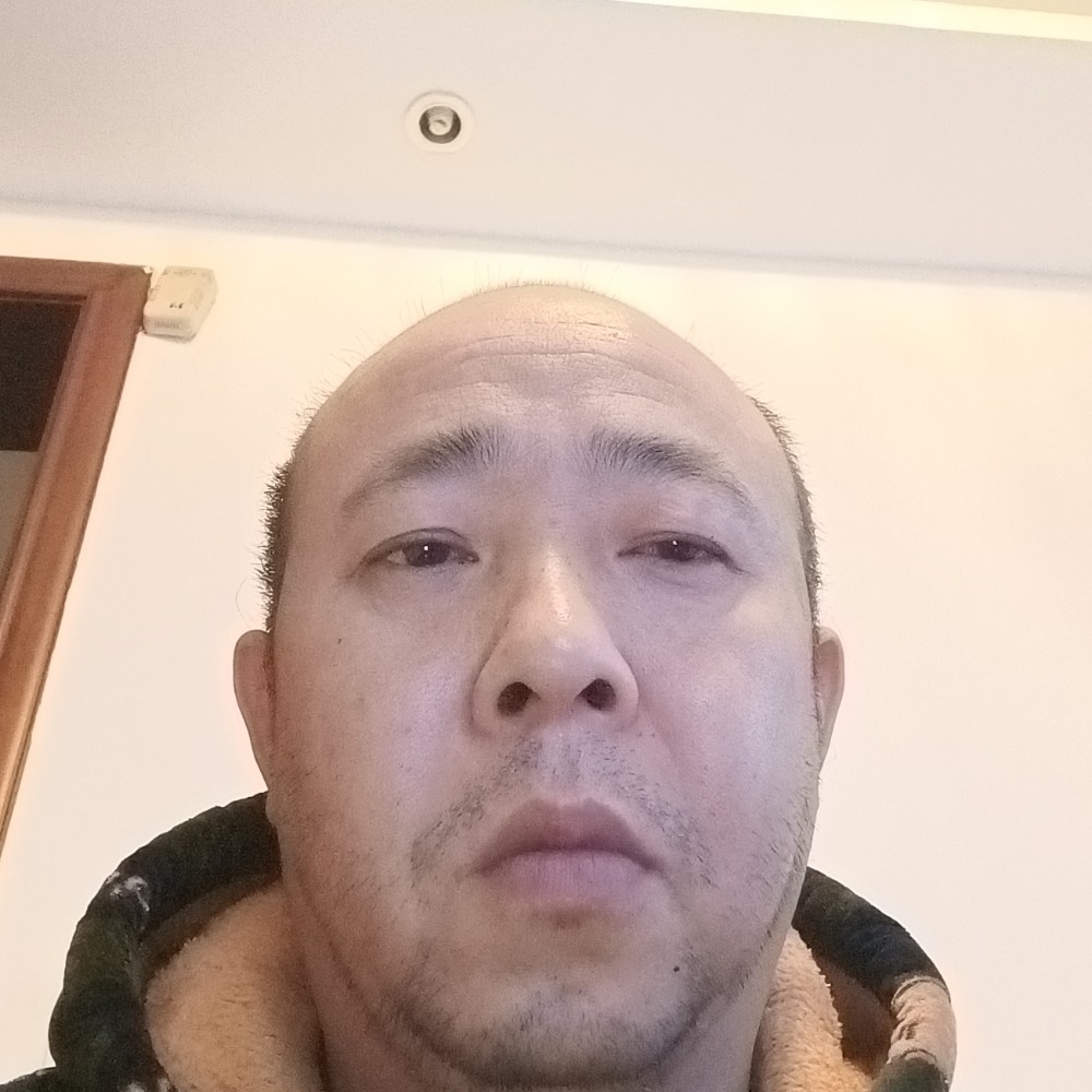 寒风和魁梧的照片