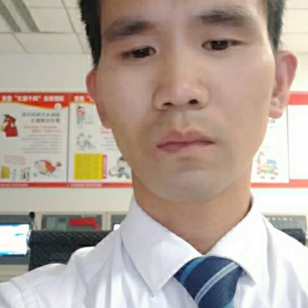 俊逸邂逅犀牛的照片